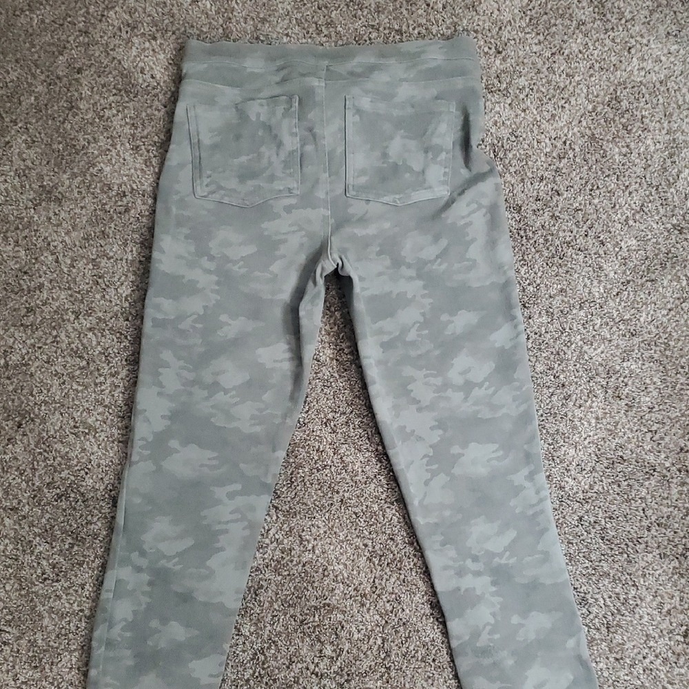 SPANX Gray/Green Camouflage‎ Leggings - Picture 7 of 7